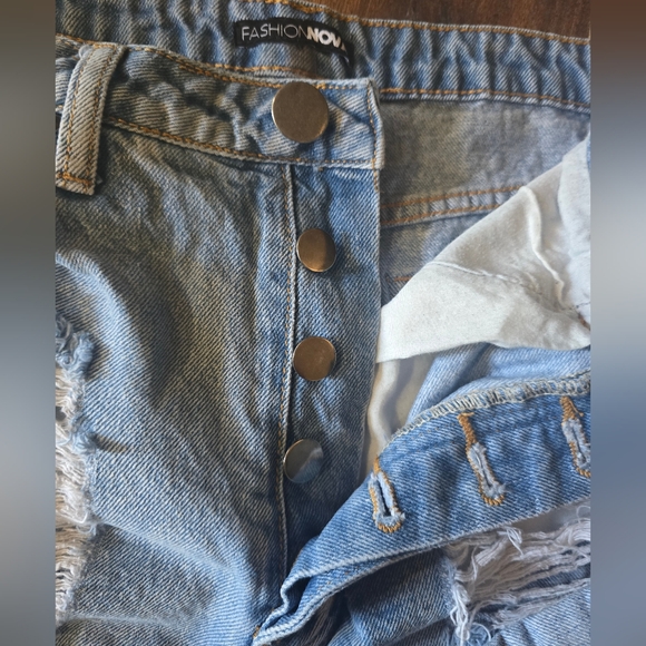 Fashion Nova Distressed Shorts - Picture 6 of 6